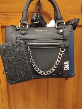 NWT 🖤Steve Madden Black Satchel with Chain Accent and Wristlet 🖤 🥰